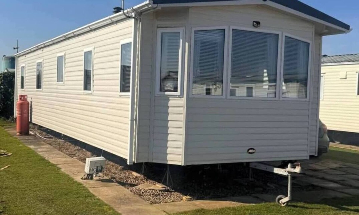 Ingoldmells House | Coastfields MC27 3-bedroom caravan in quaint Ingoldmells perfect for families