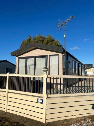 Swalecliffe House | Coastguard 45
