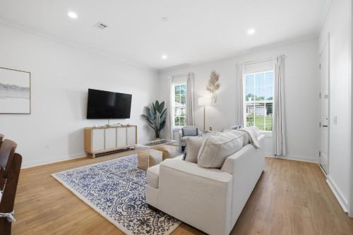 Pass Christian Apartment | Coastline Escape 1BR - Near Beach