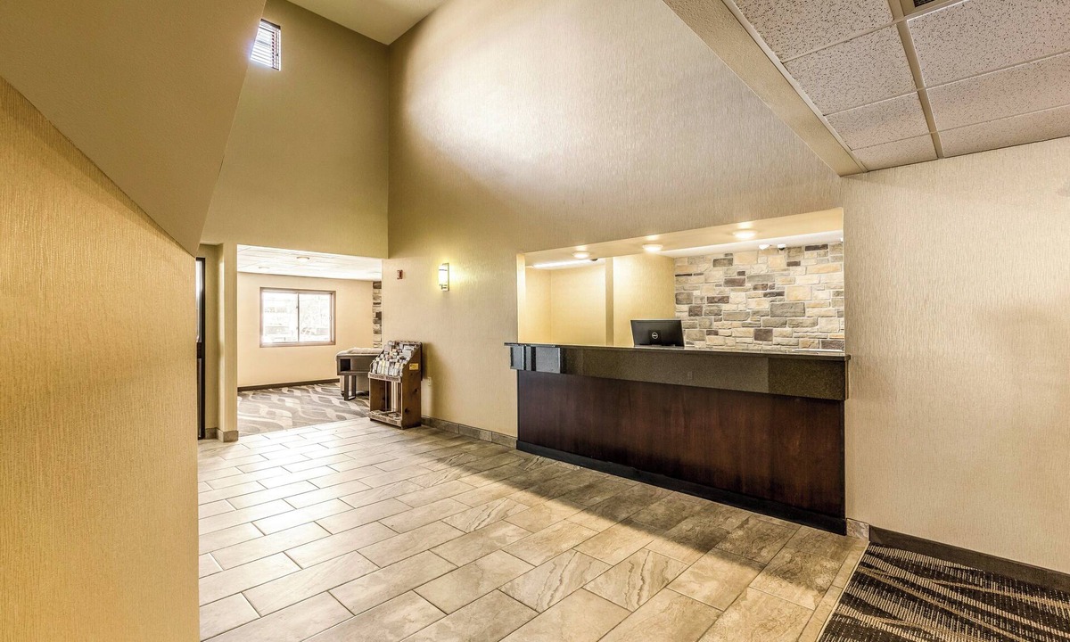 Merrill Hotel | Cobblestone Inn & Suites Merrill