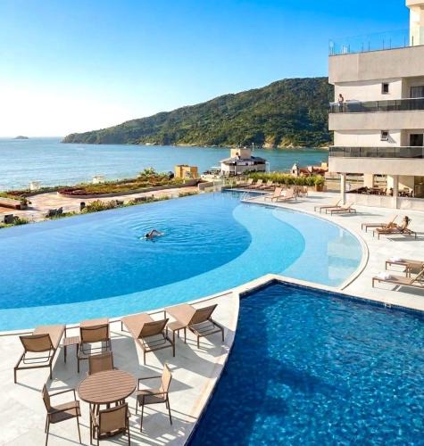 Ingleses Sul Apartment | Cobertura com SPA Privativo - 3 Suítes - 8 pessoas - 50 metros do Mar - Mirante Home Club