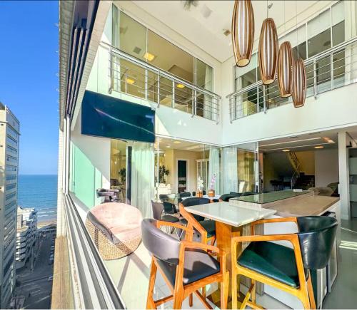 Andorinha Apartment | Cobertura Duplex com Banheira