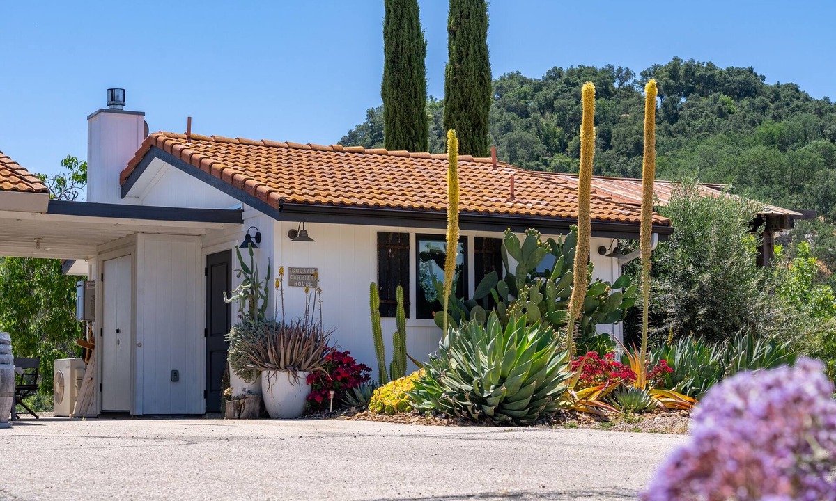 Paso Robles House | Cocavin Carriage House-Gorgeous Getaway for Two