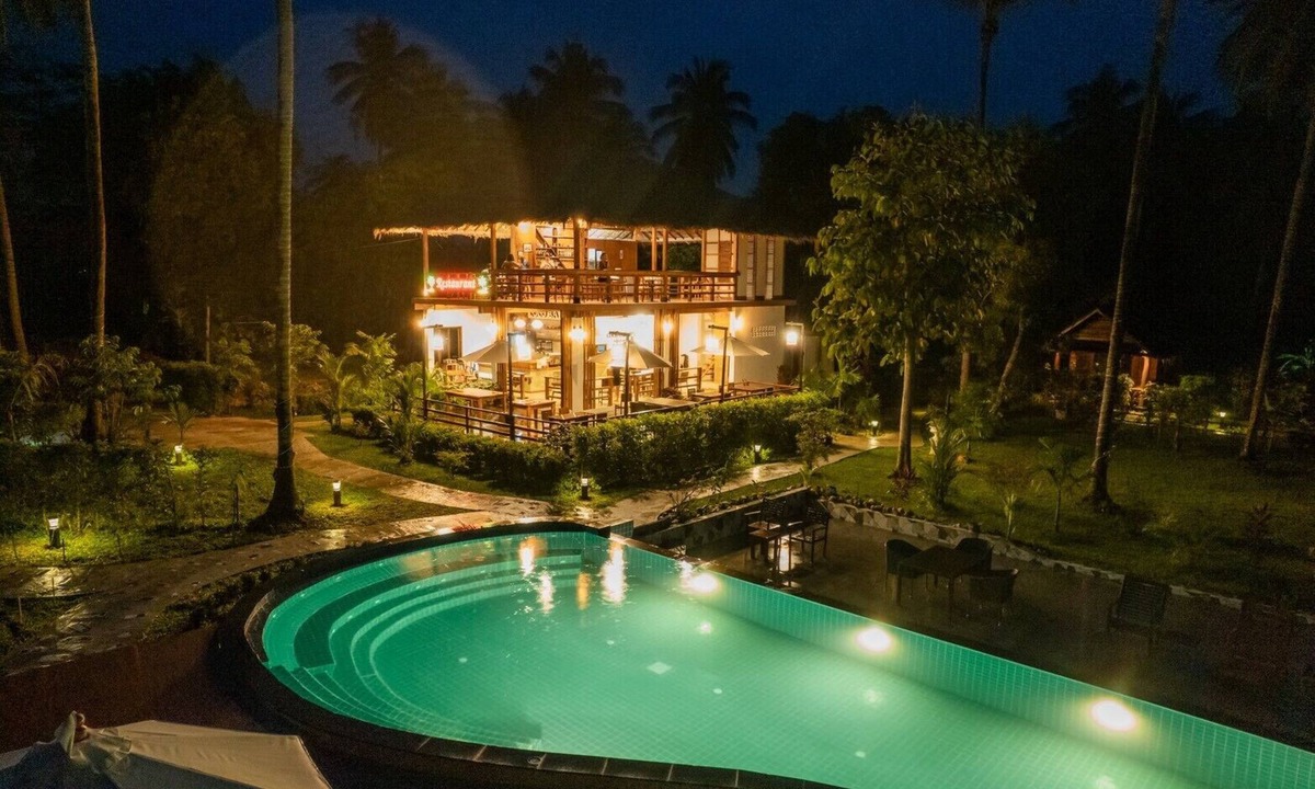 Nuea Khlong Resort | COCO Canopy Boutique Resort