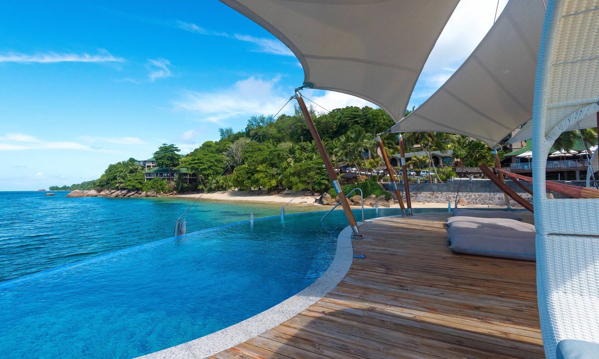 Anse Bois de Rose Hotel | Coco de Mer Hotel and Black Parrot Suites