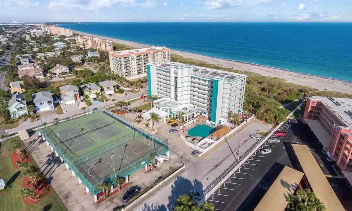 Port Canaveral Condo | Cocoa Beach Direct Oceanfront - Balcony - Pool - Kitchen - Near Pier