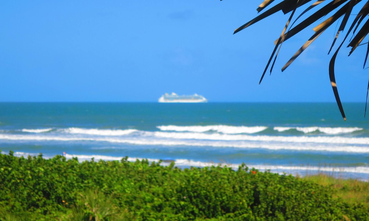 Cocoa Beach Condo | COCOA BEACH ESCAPE IN OCEANFRONT COMPLEX POOL & BEACH ACCESS GROUND FLOOR CONDO