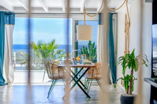 Guatiza Apartment | CocoMar II- Luxurious loft, just the ocean and volcano