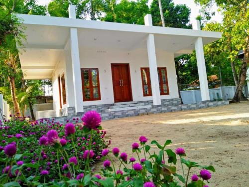 Kuzhuppilly House | Coconut Garden