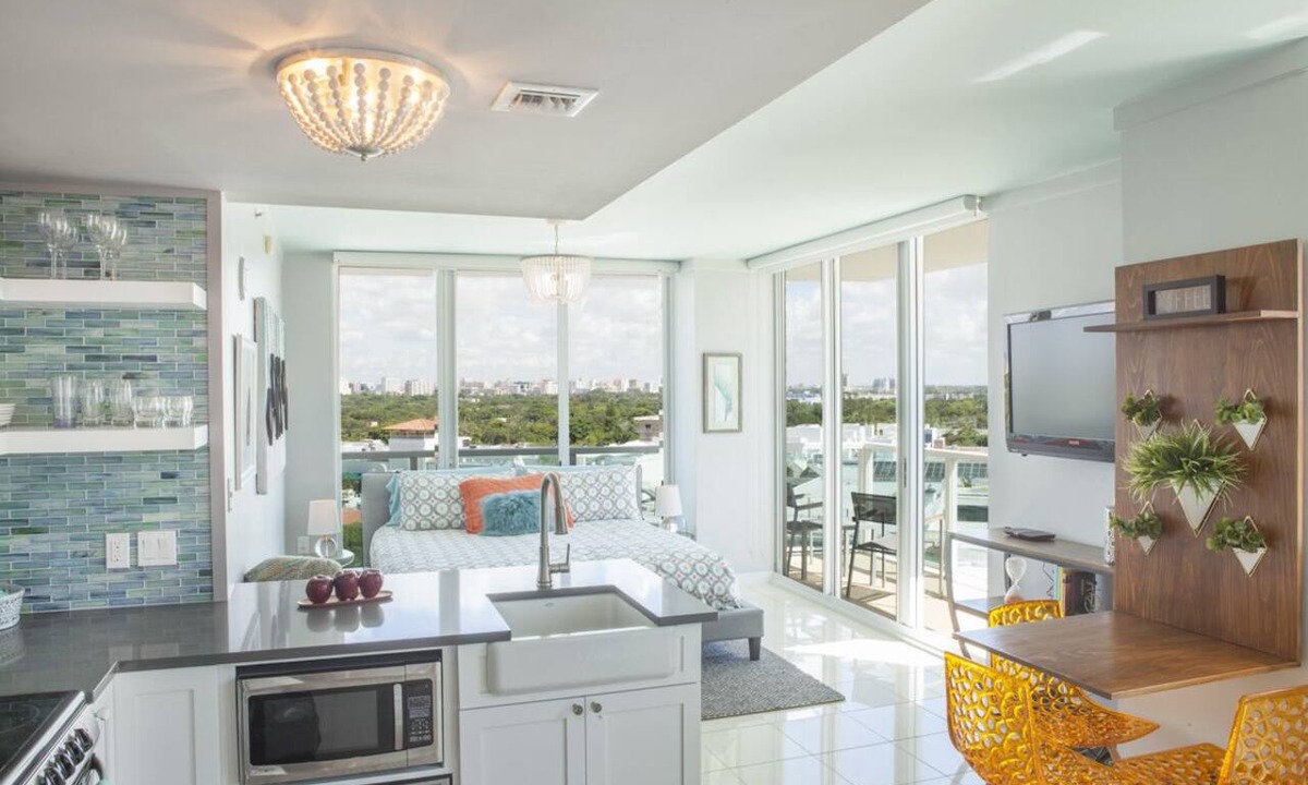 Coconut Grove Apartment | Coconut Grove:10th Fl Studio-Parking Included