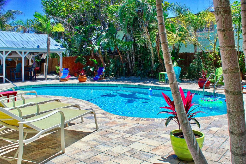 Bay Esplanade Apartment | Coconut Grove Beach Resort Suites 1 & 2