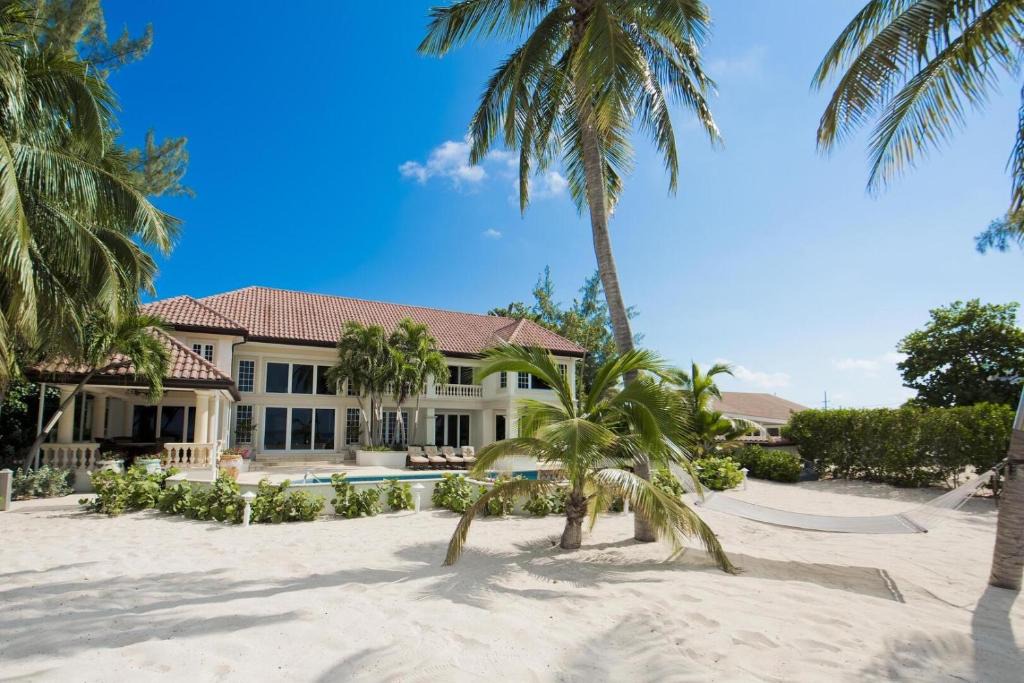 Seven Mile Beach House | Coconut Walk by Grand Cayman Villas & Condos