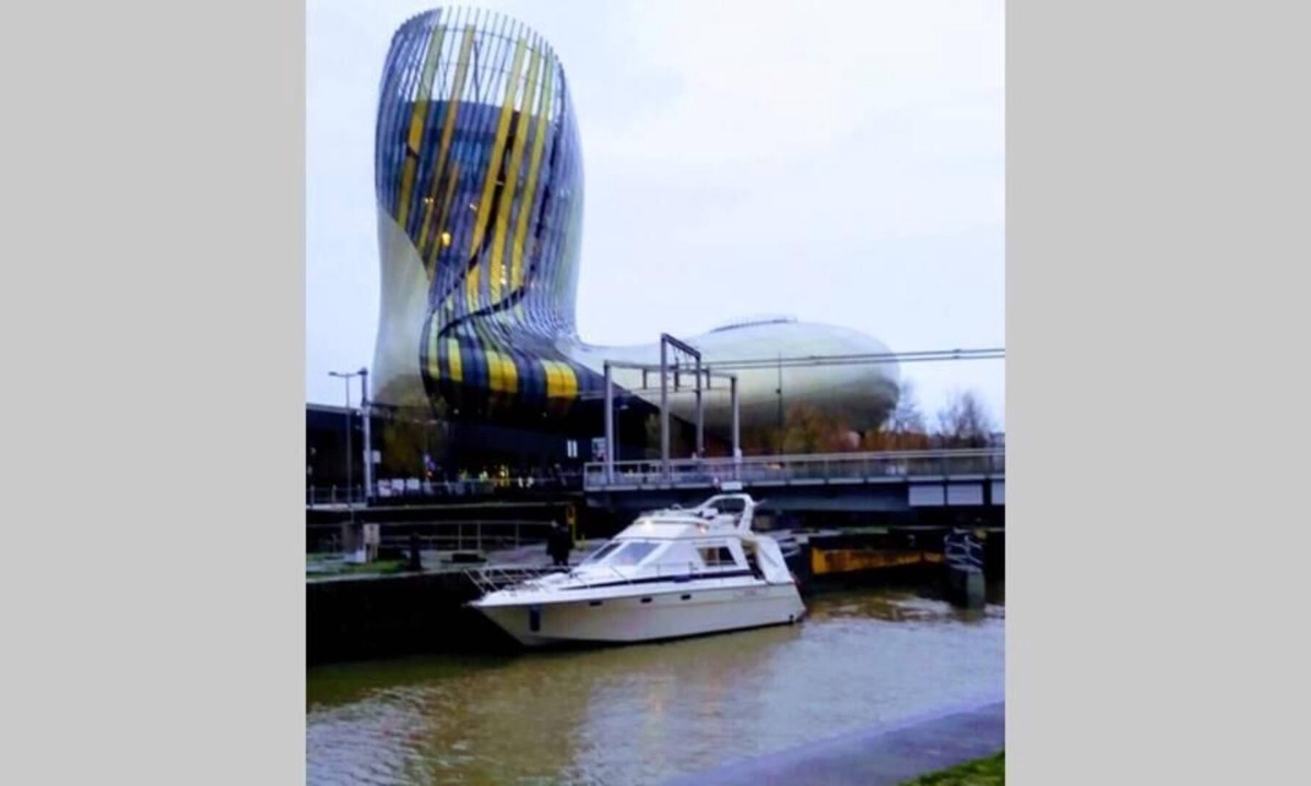 Bassins a Flot Boat Rental | Cocoon boat