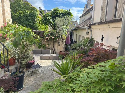 Verneuil-sur-Seine Apartment | Cocooning studio - Old Verneuil sur Seine