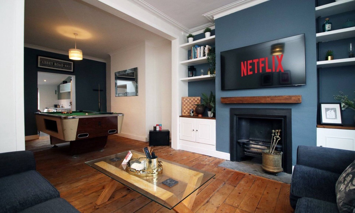 Adamsdown House | Cohost Partners Modern Retreat in Cardiff
