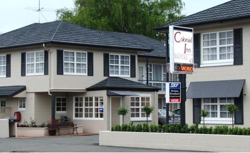 Merivale Hotel | Colonial Inn Motel