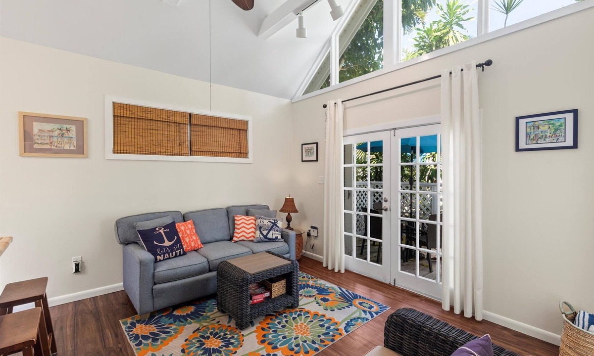 Old Town Cottage | Colony Sunset- Bright and airy cottage in the heart of old town Key West