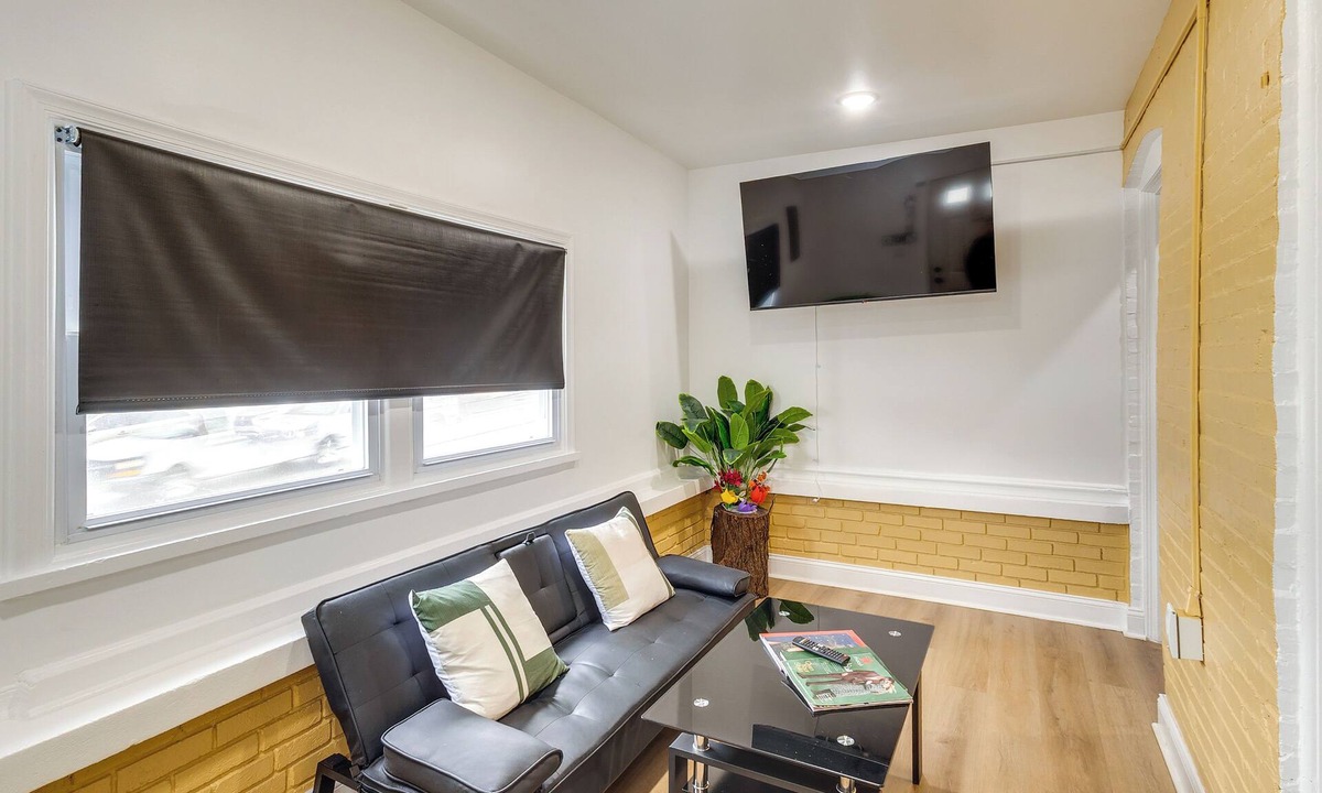 Collingdale Apartment | Colorful, Convenient Apt 7 Mi to Lincoln Financial