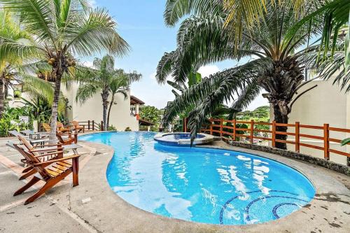 Coco Sunset Hills Apartment | Colorful & Private 2-Bedroom Condo Just a Short Walk from the Beach