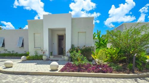 Porters Villa | Colourful Serene 3BR Luxury Villa at Porters Place
