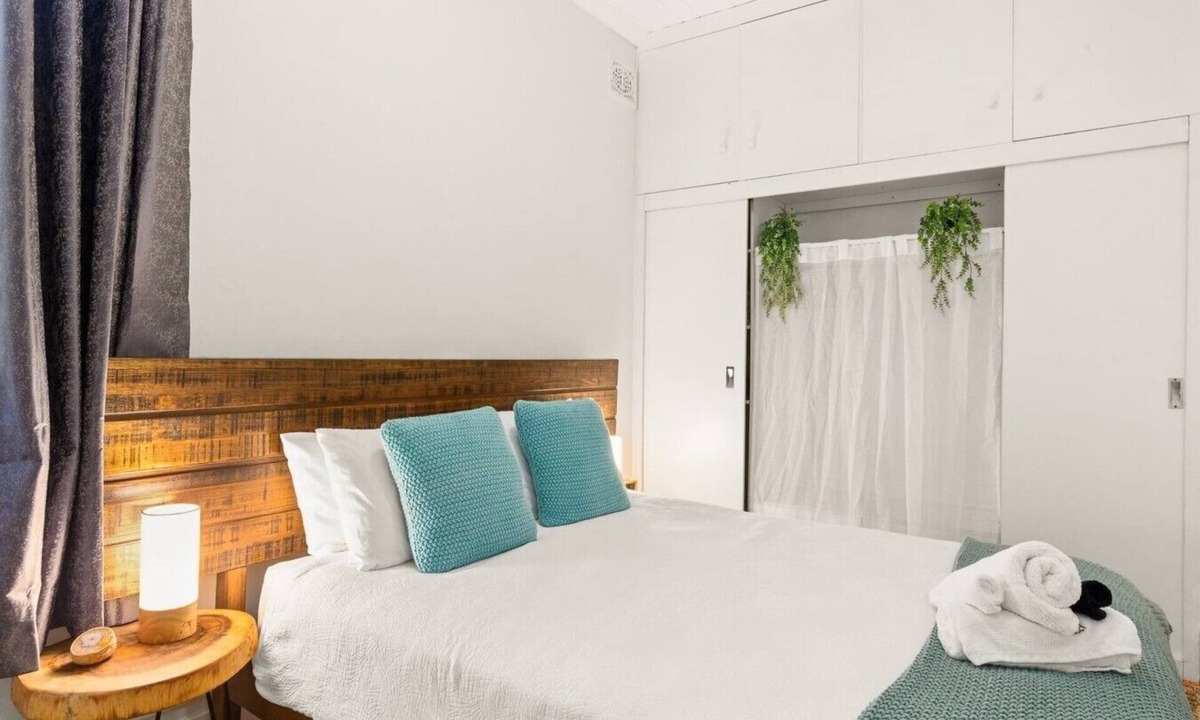 Bondi Apartment | Colourful Spacious Central 3BDR Balcony AC Parking
