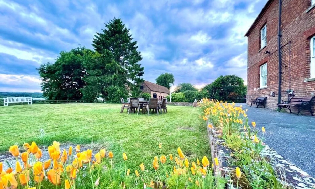Thatcham House | Colthrop Manor with Gardens