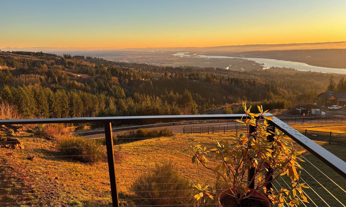 Kalama Apartment | Columbia River Valley Eagle's Nest Private Guest Apartment