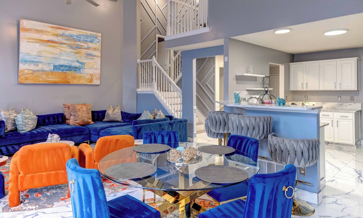 Easton House | Columbus Airport & Easton Mall Home Hot Tub/Theater/Sports Bar Much More