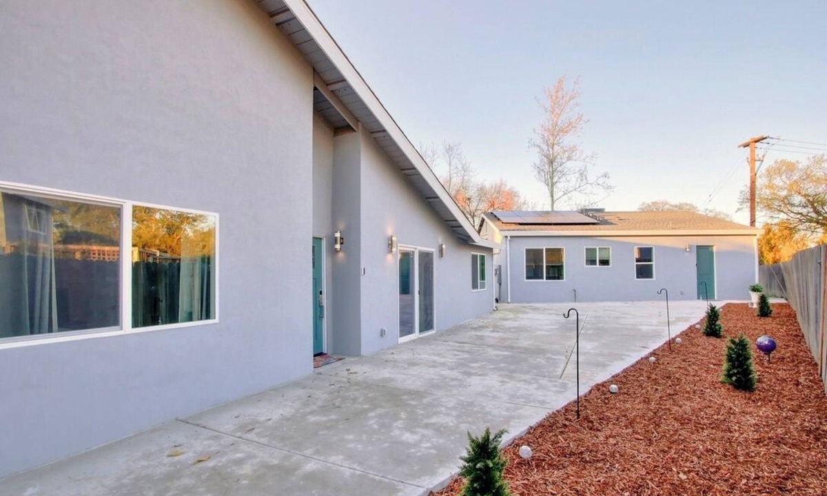 West Davis Manor House | Colusa Commons 4 BR 3 BA near UC Davis