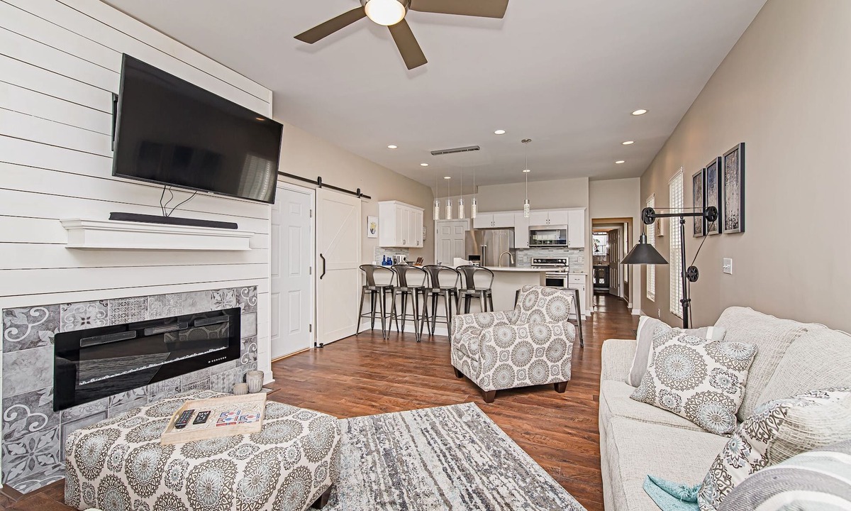 Kennedy King House | Combined Duplex on the Monon Trail near north Downtown Indy. Perfect for groups