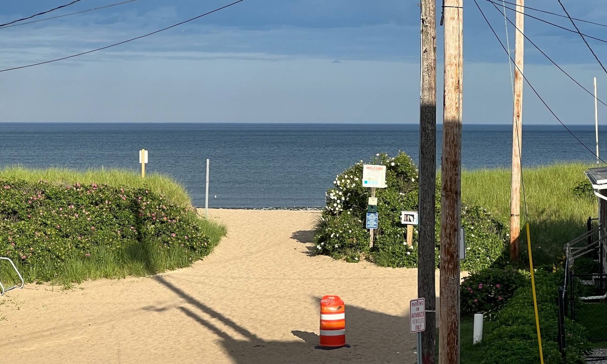 Ocean Park Condo | Come enjoy 7 miles of beaches in sunny OOB in this 3 bedroom condo!