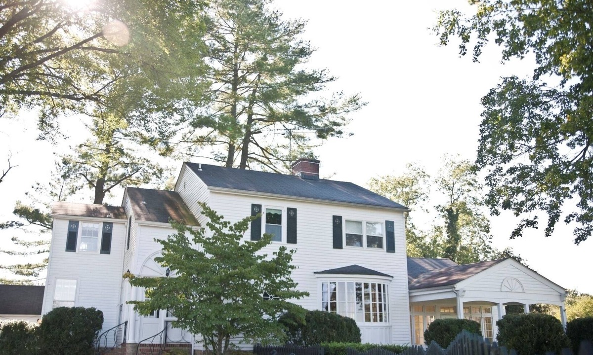 Warrenton House | Come Experience our Regenerative Farm in our historic and renovated Manor House.