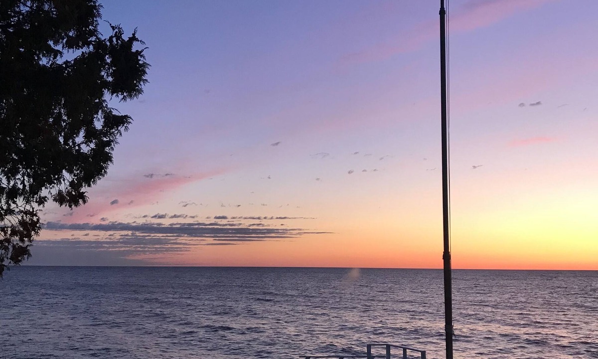 Deckerville Cottage | Come have fun on the beach! Right on Beautiful Lake Huron! Only 9 steps down!