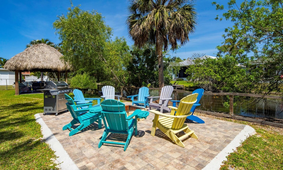 East Naples House | Come Stay In This Charming & Cozy Home In The Heart Of Naples