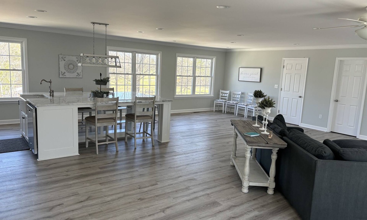 Heber Springs Apartment | Come visit Heber Springs and experience life on the Evans Mountaintop Farm!