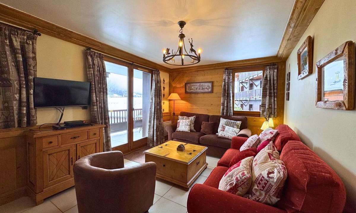 Saint-Martin-de-Belleville Apartment | Comfortable apt for 6 in Saint-Martin near slopes, parking, WiFi