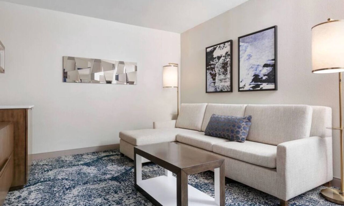 Northeast Virginia Beach Hotel | Comfort and Convenience! Onsite Pool, Close to Cape Henry Lighthouse