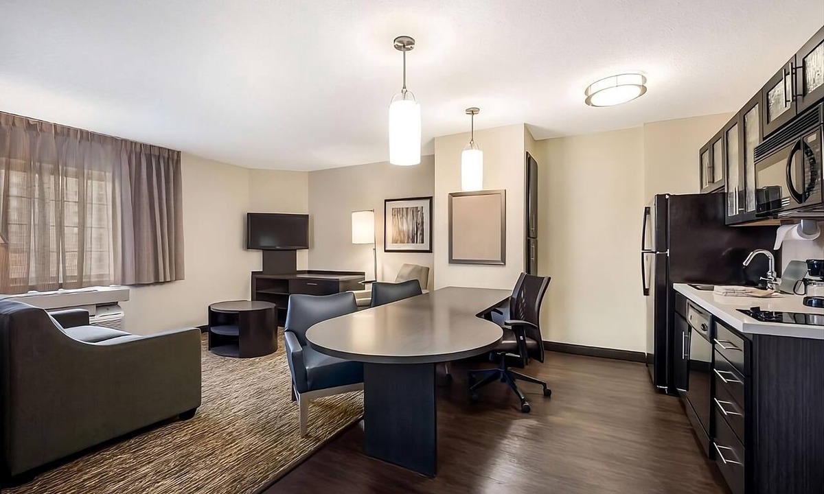 Gateway Hotel | Comfort and Convenience! 4 Relaxing Units, Fully-equipped Kitchen, Pets Allowed!