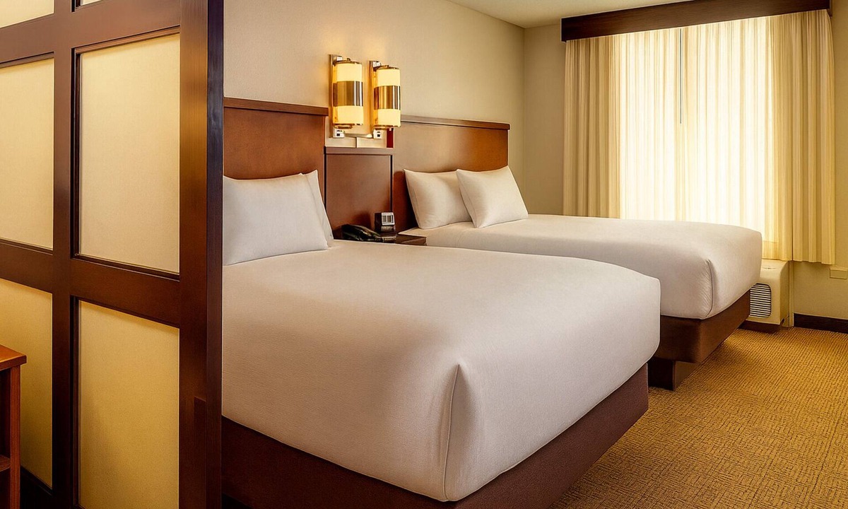 Gwinnett Place Hotel | Comfort and Convenience! 4 Family-friendly Units! Pool Access, Parking On-Site!