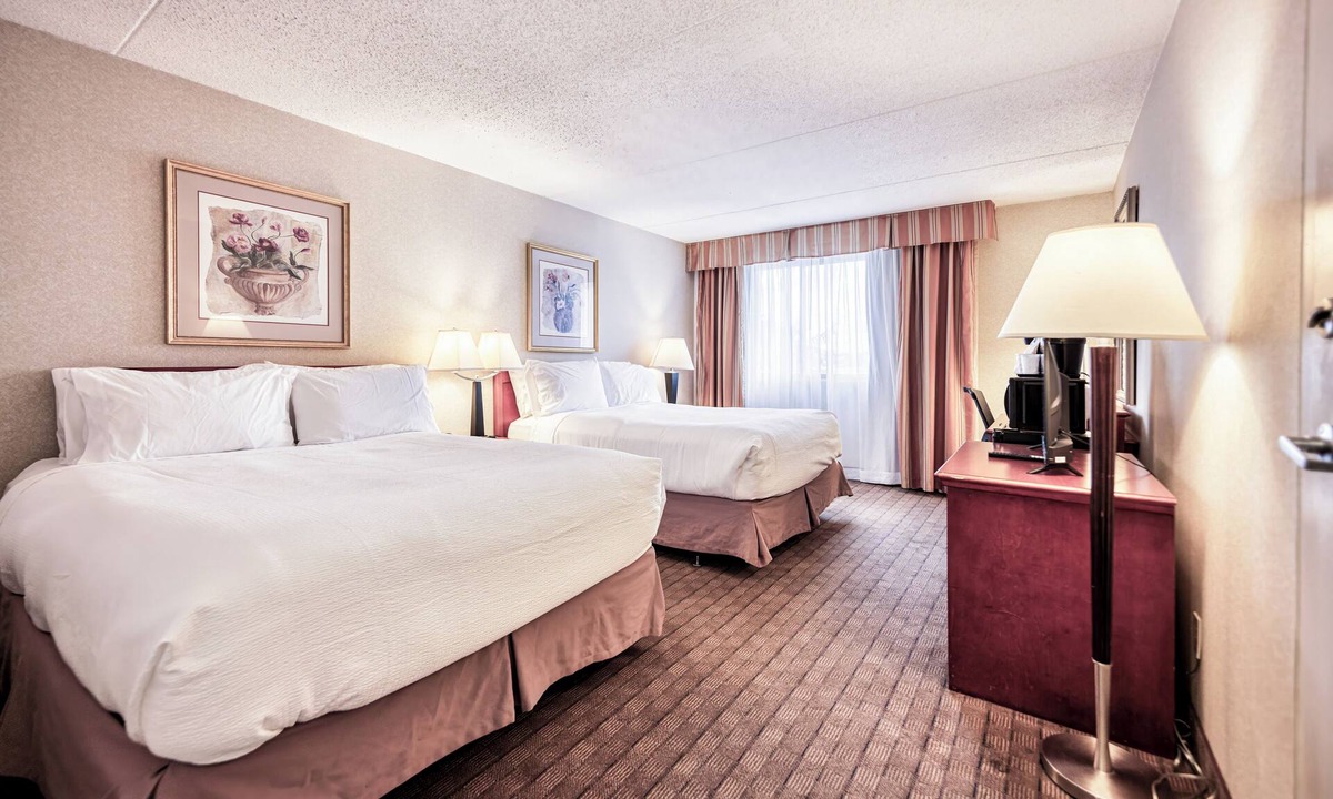 Parkhill-Stanley Park Hotel | Comfort for Everyone at Amenida Residences : Spacious Two-Bed Rooms Await!