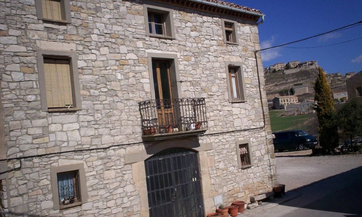 Fores House | Comfort, great views 110kms from Barcelona on Route of the Cisters