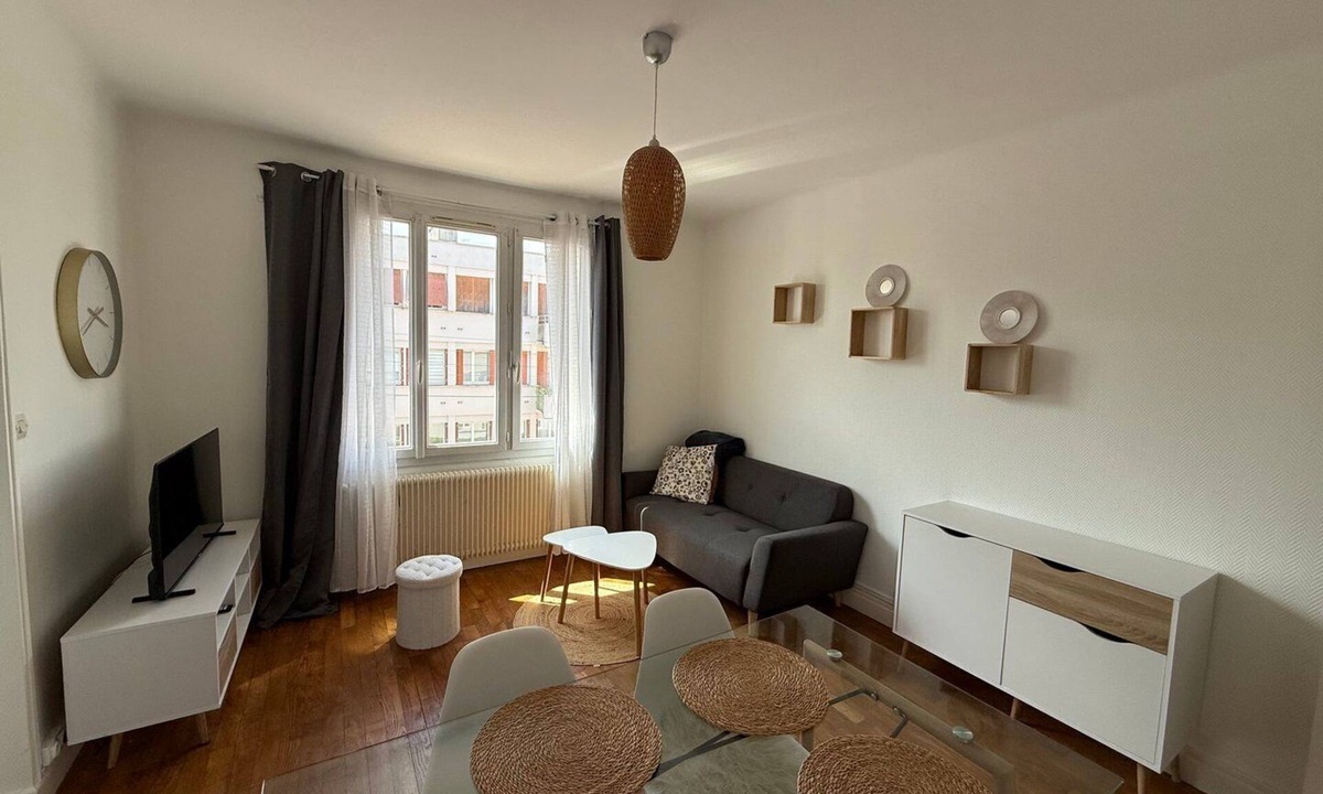 Montmuzard Apartment | Comfort in the Heart of Dijon