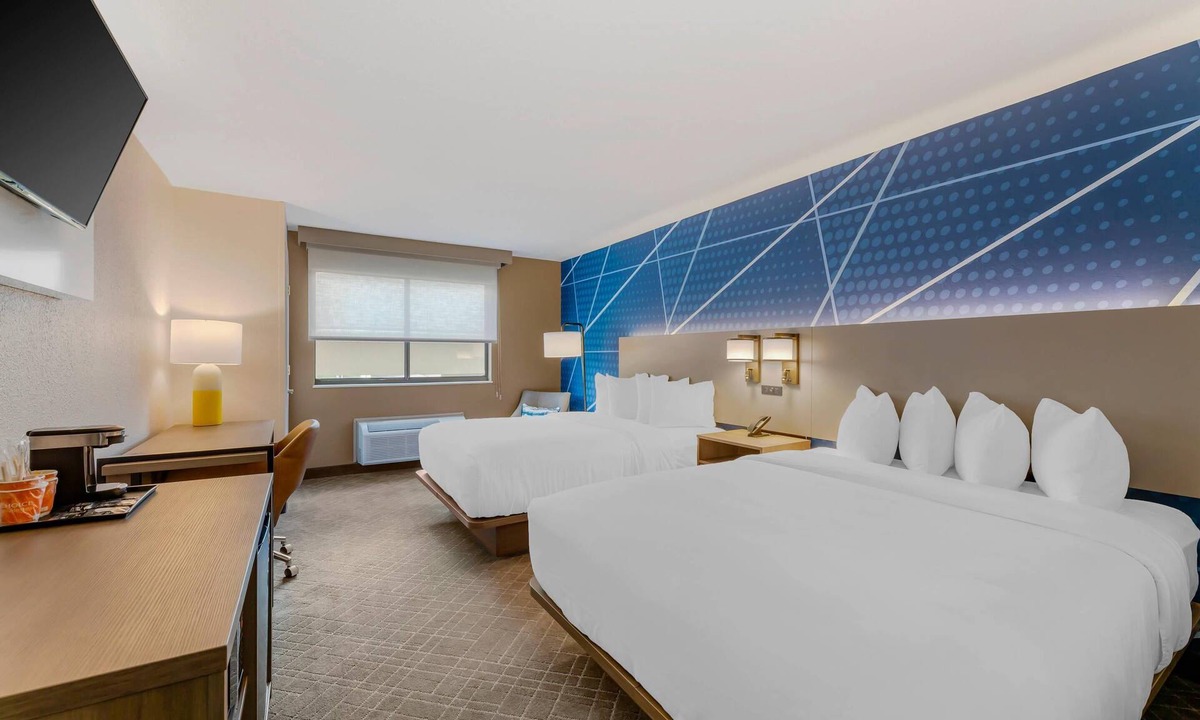 Huron Hotel | Comfort Inn River's Edge