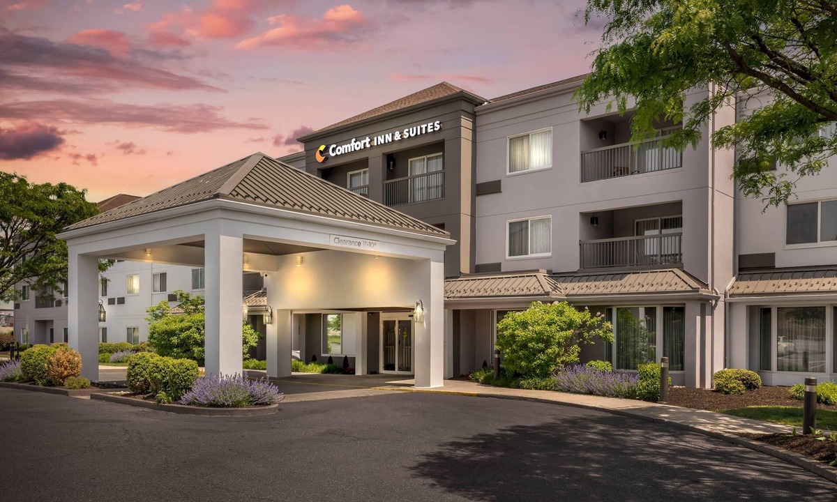 Bethlehem Hotel | Comfort Inn & Suites Bethlehem Lehigh Valley Airport