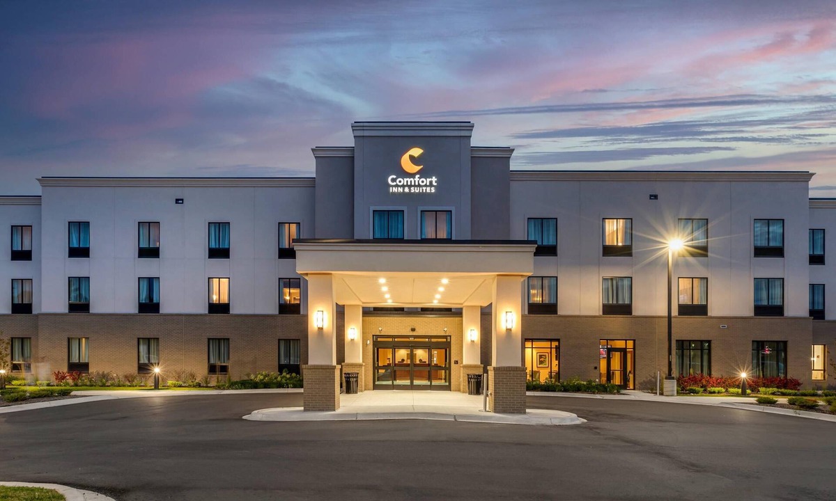 Drayton Plains Hotel | Comfort Inn & Suites Clarkston Pine Knob Area