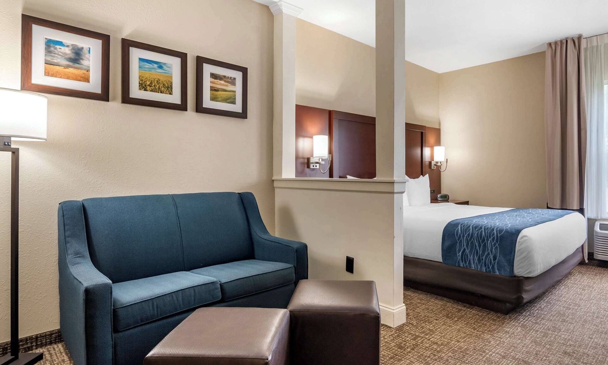 Junction City Hotel | Comfort Inn & Suites Junction City - near Fort Riley