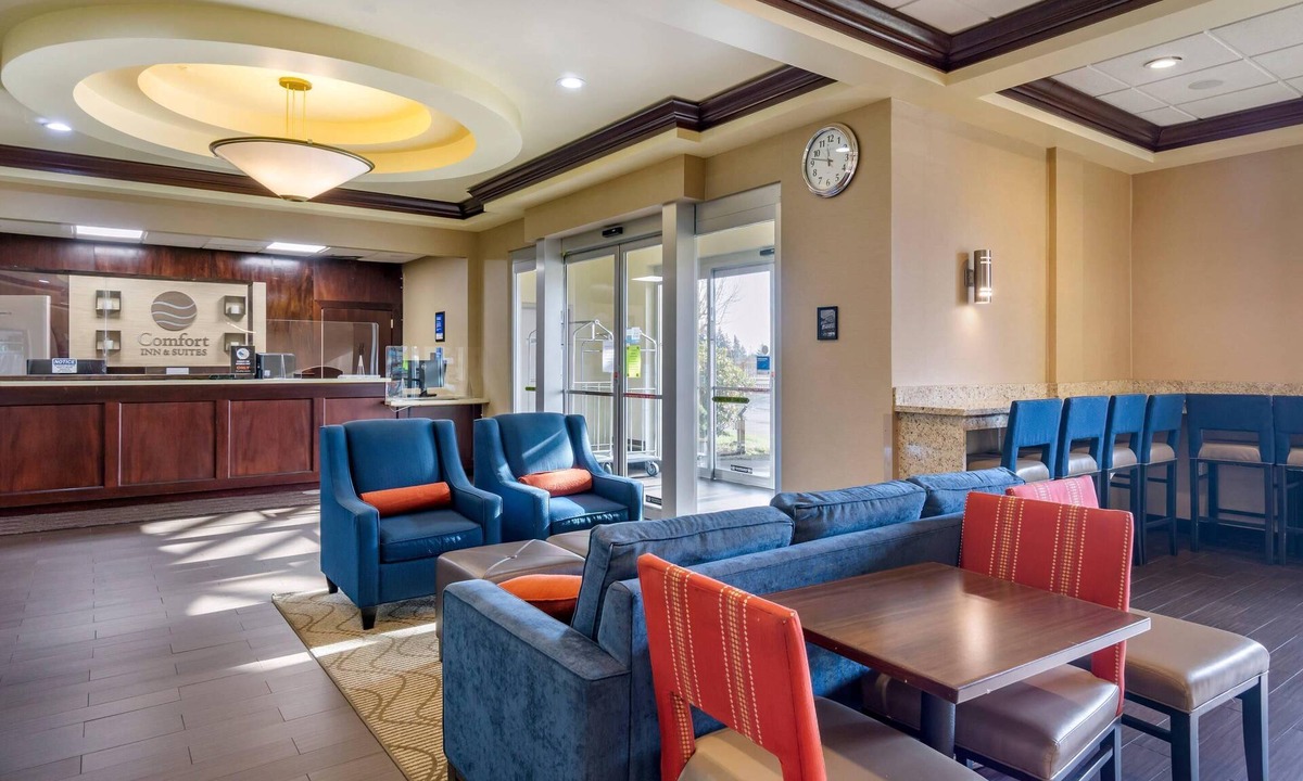 Haller Lake Hotel | Comfort Inn & Suites Seattle North