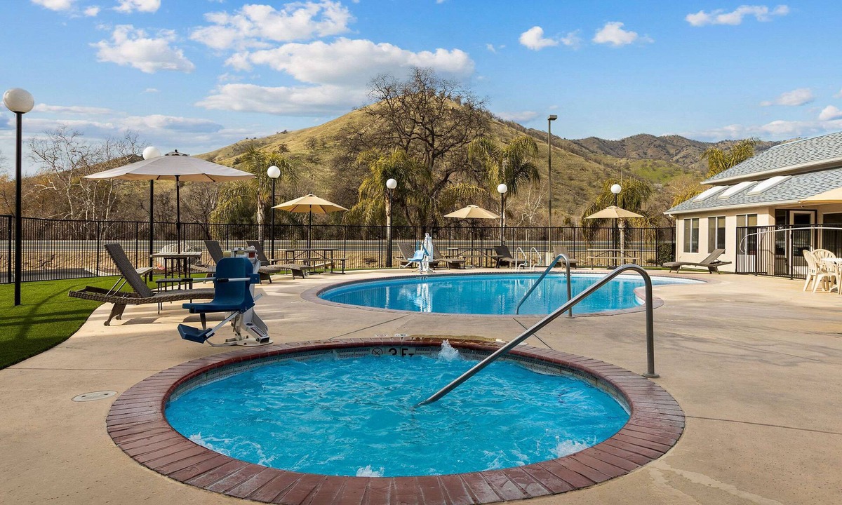 Three Rivers Hotel | Comfort Inn & Suites Sequoia/Kings Canyon