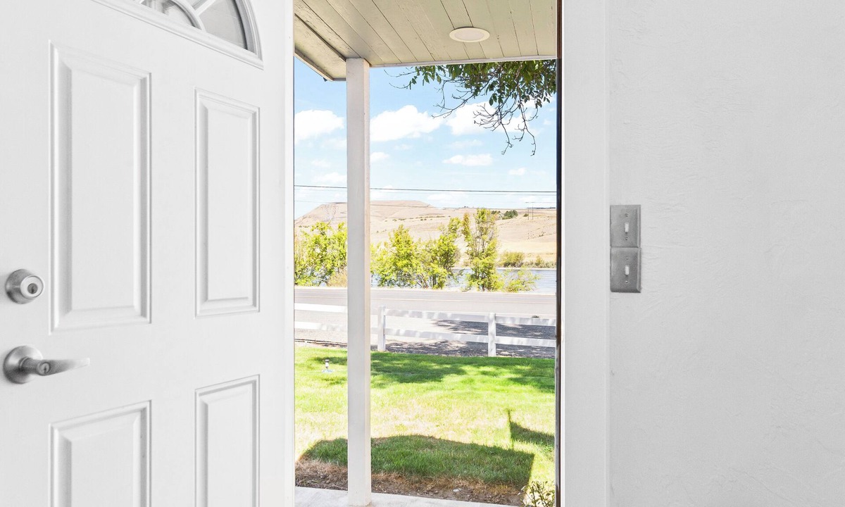 Asotin County House | Comfort & River Views! 2-bedroom house in charming Asotin, Washington.