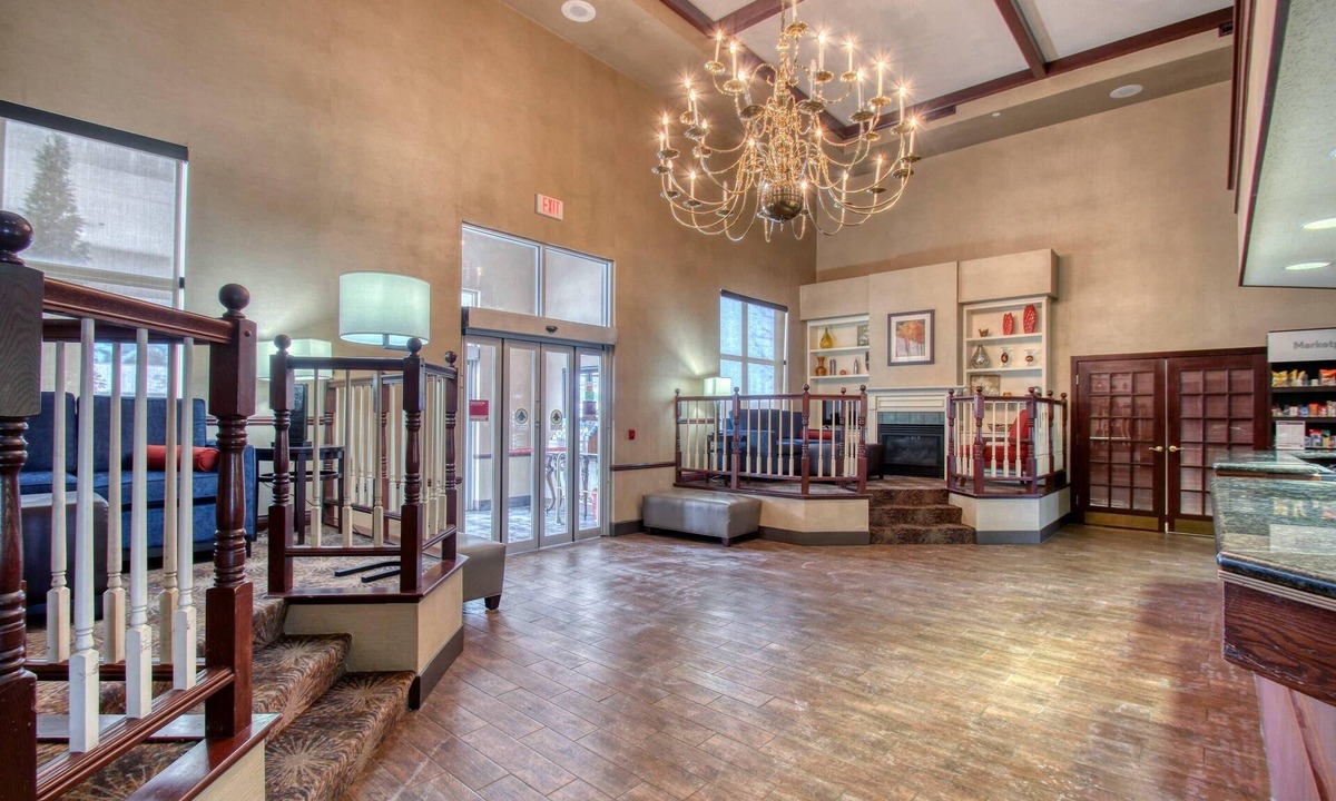 Madison Hotel | Comfort Suites Madison West - Middleton